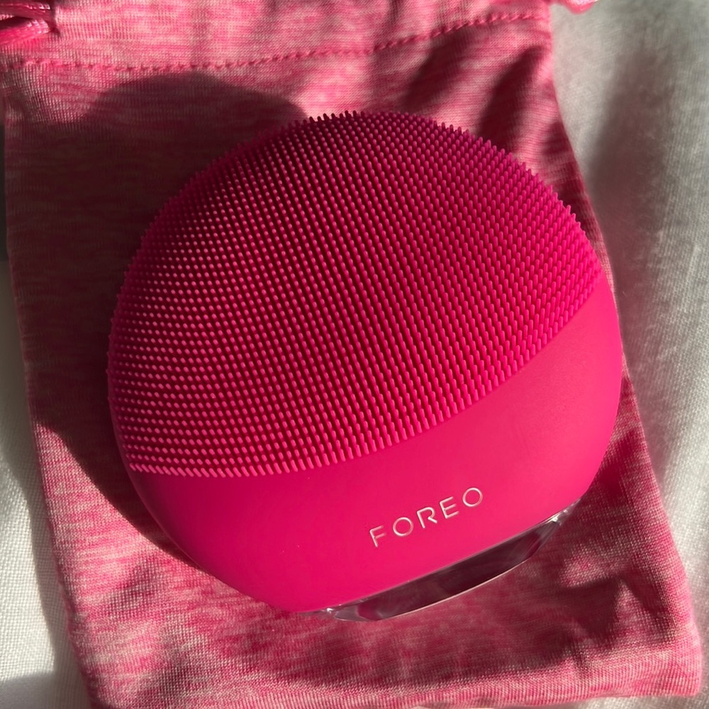 Foreo LUNA Mini 3 in Fuchsia